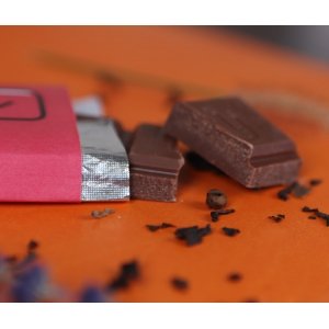 100 g chocolate in label