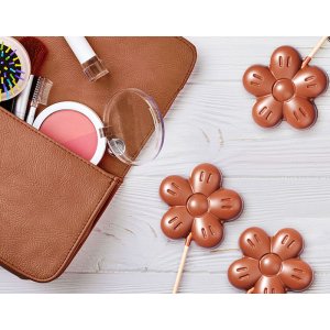 Chocolate flower lollipop